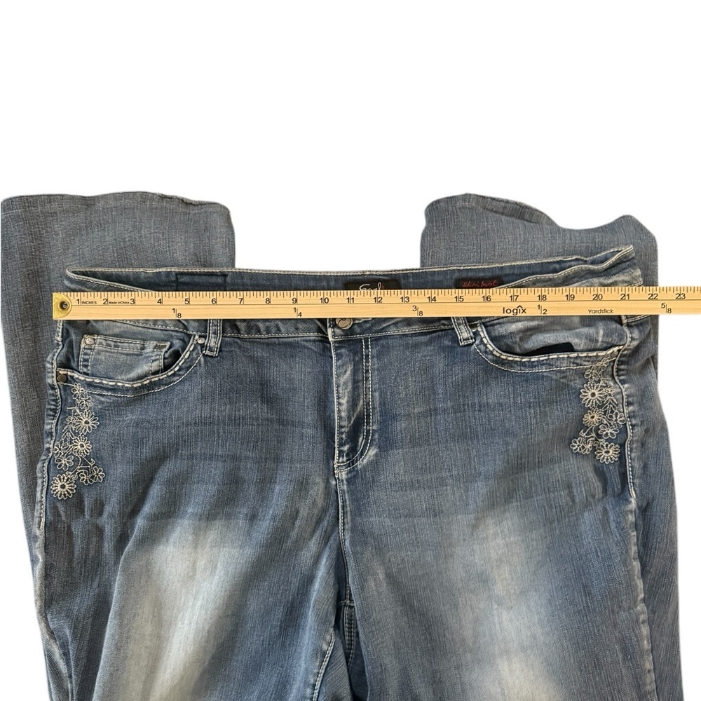 EARL Jeans with Embroidery Size 22 - Picture 8 of 12